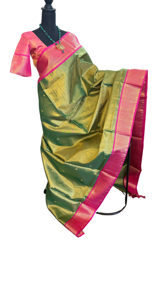 Vaira Oosi Kanjivaram pure silk saree featuring intricate diamond zari weaving, rich contrast border, and grand traditional bridal pallu