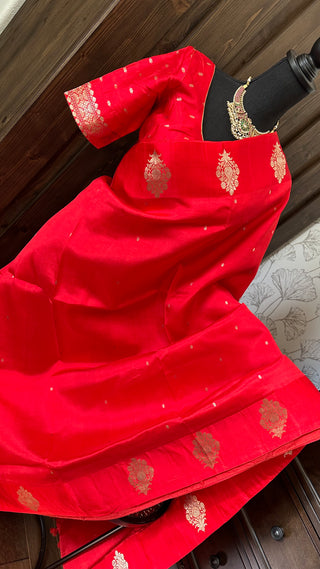 Red Handloom Banaras raw mango silk Pure Silk Saree with Gold Zari Border – Ready to Wear Online USA