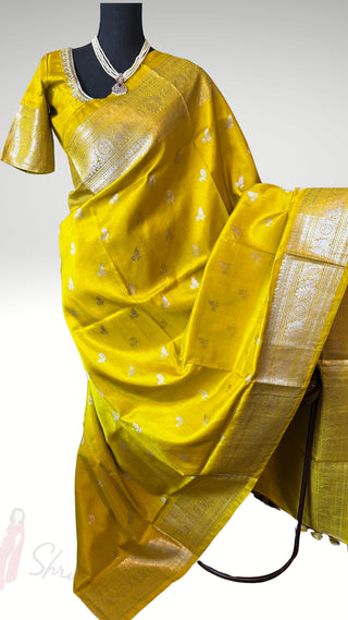 Pure Handloom silk Mehandi Green  butta Gadwal silk saree with stitched blouse embroidered blouse