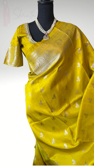Pure Handloom silk Mehandi Green  butta Gadwal silk saree with stitched blouse embroidered blouse