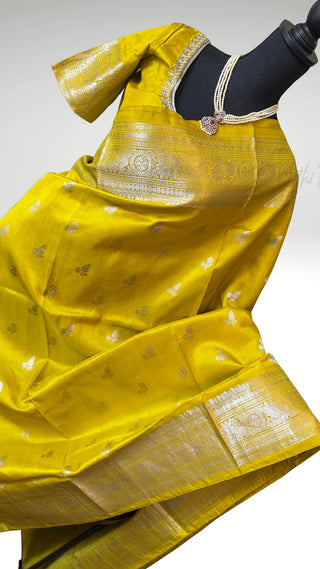 Pure Handloom silk Mehandi Green  butta Gadwal silk saree with stitched blouse embroidered blouse