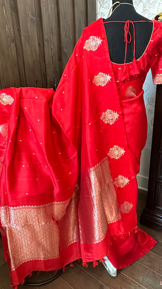 Red Handloom Banaras raw mango silk Pure Silk Saree with Gold Zari Border – Ready to Wear Online USA