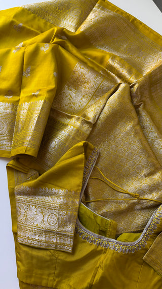 Pure Handloom silk Mehandi Green  butta Gadwal silk saree with stitched blouse embroidered blouse