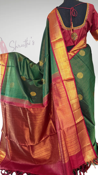 Pure Handloom kanjivaram Shades of Beautiful Bottle Green to Red  vaira oosi kanchi pattu saree fine embroidered blouse weave kanchi pattu bridal