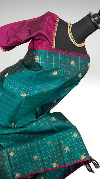 Handloom Bottle Green  gold checks kanchi pattu saree fine weave kanchi pattu bridal