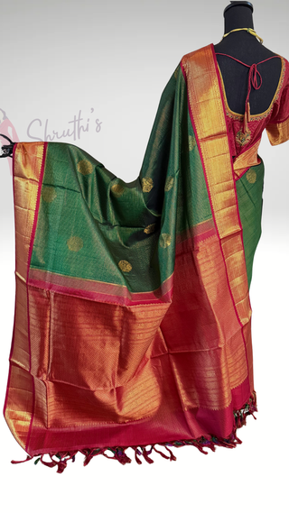 Pure Handloom kanjivaram Shades of Beautiful Bottle Green to Red  vaira oosi kanchi pattu saree fine embroidered blouse weave kanchi pattu bridal