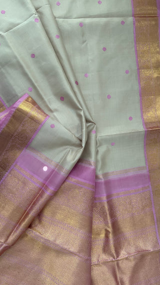 Luxury Kanchipuram Ven Pattu silk saree in pastel pink hue with silver zari weave, ideal for wedding, festive, and traditional occasions.