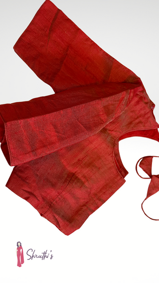 Elegant red tissue blouse with padded lining and front neckline