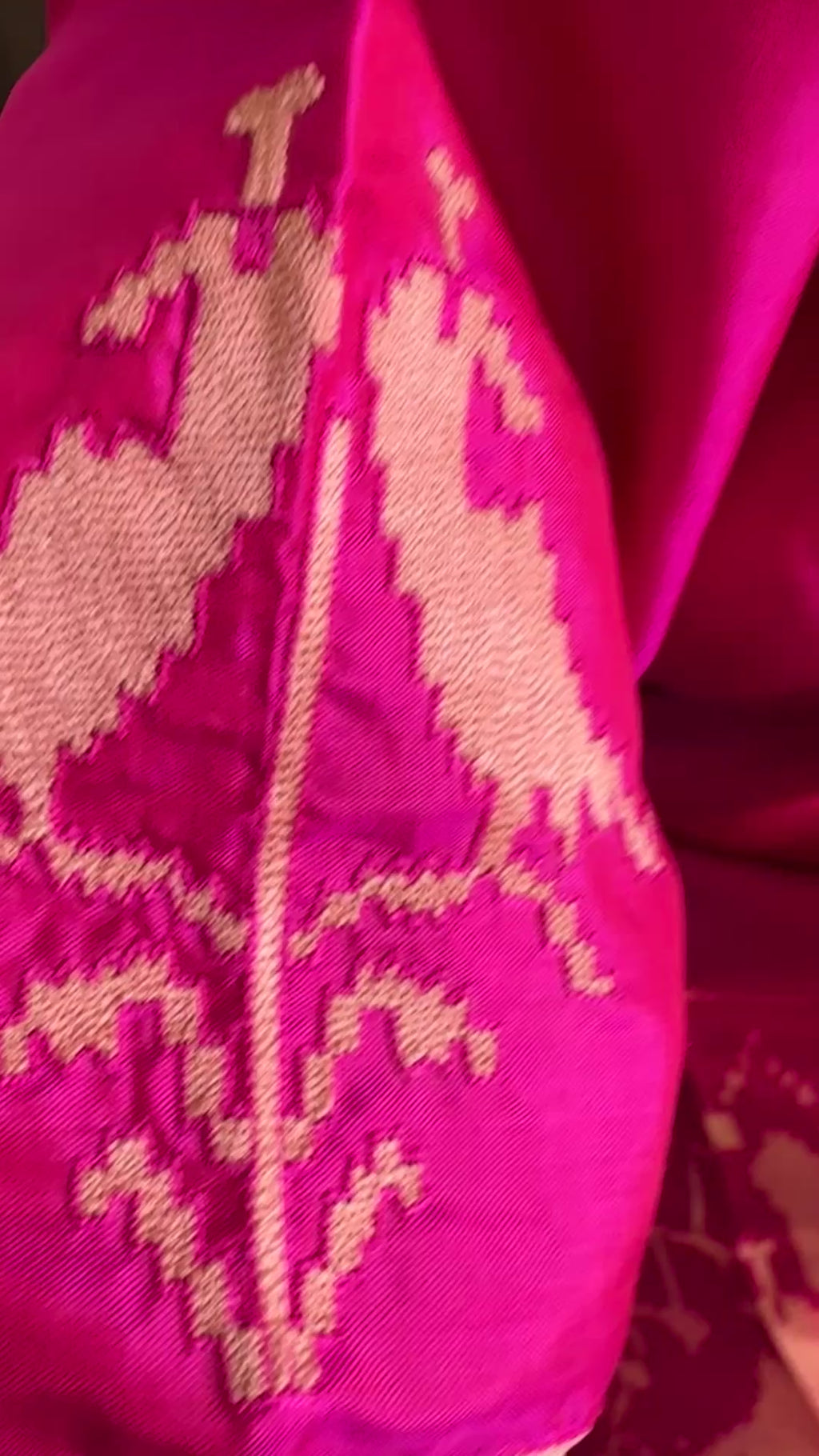 Stunning pink pure silk Patola saree with pre-stitched padded blouse, ideal for wedding and festive wear.