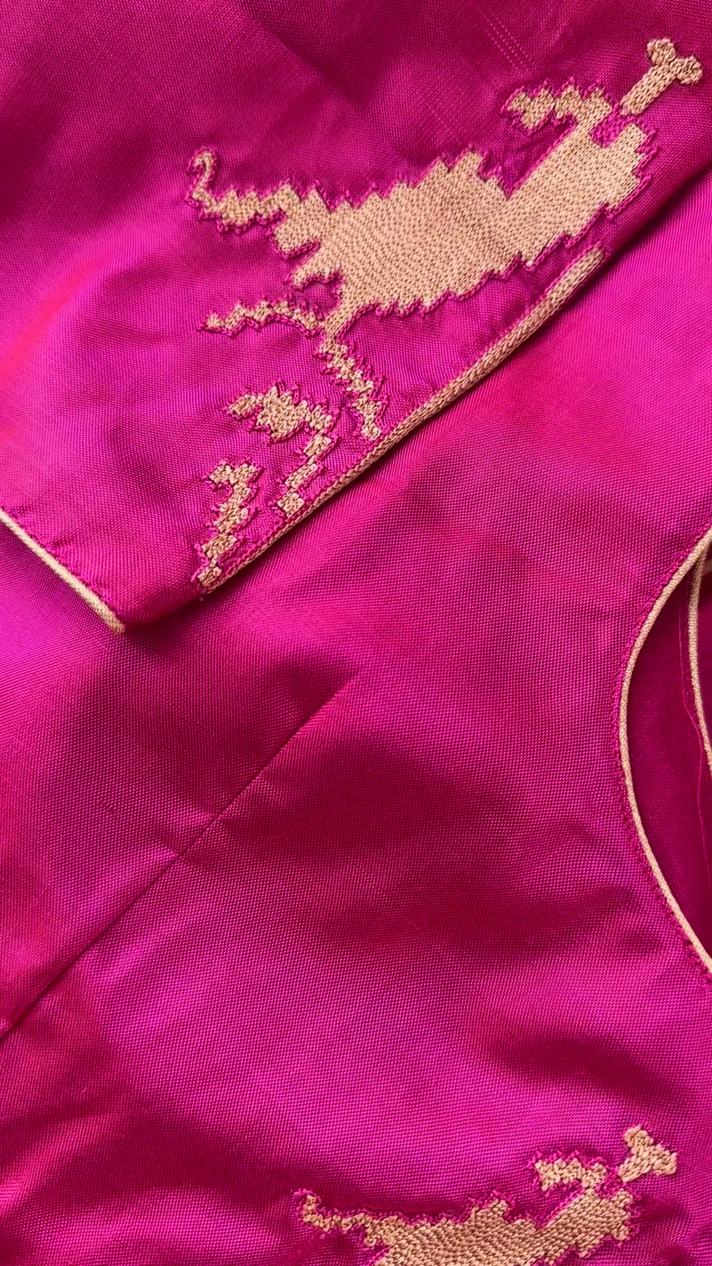 Gorgeous vibrant pink Patola silk saree handwoven with fine detailing, exuding luxury and traditional elegance.