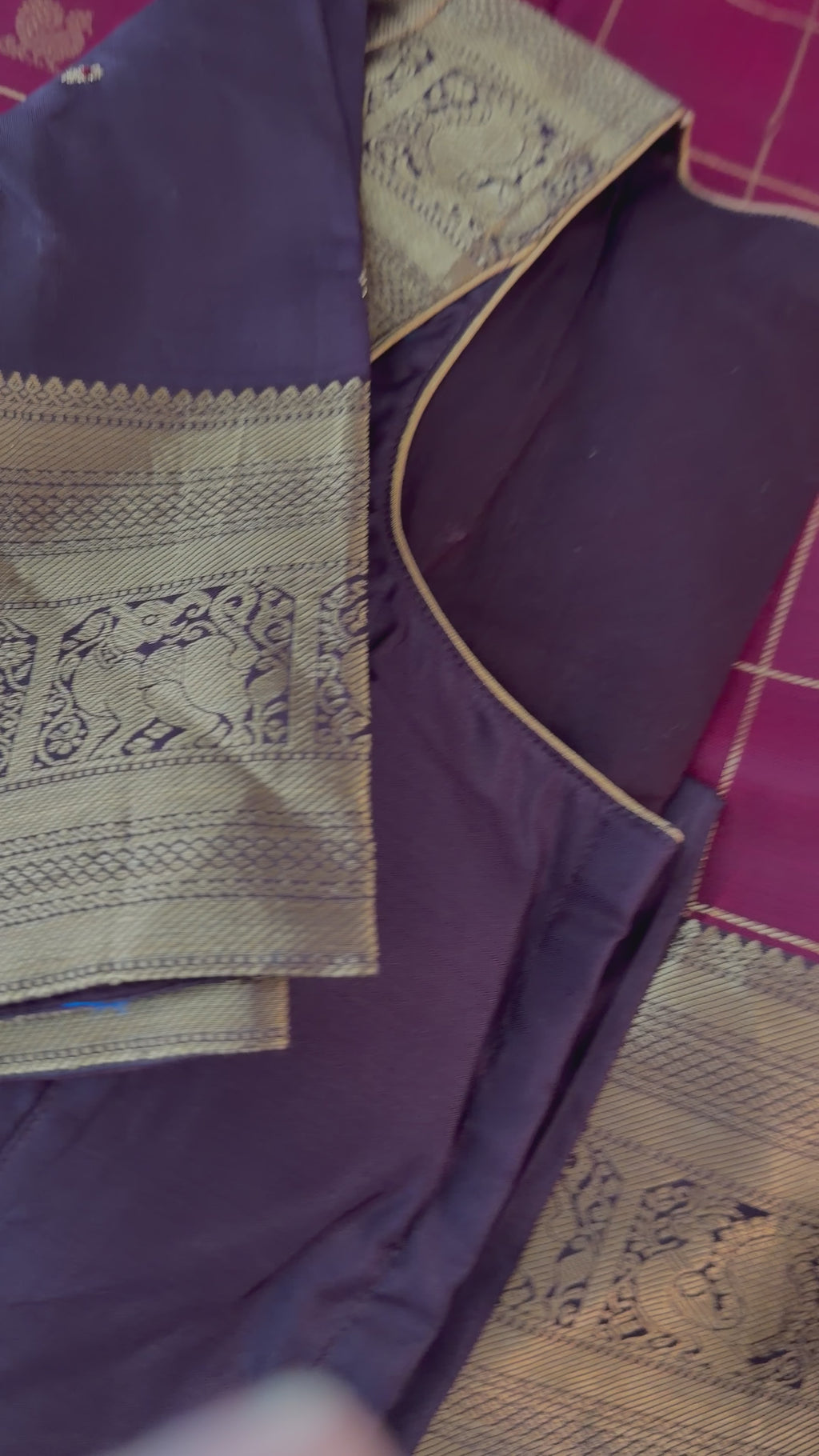Handwoven Kanchipuram silk saree in maroon with intricate pallu design